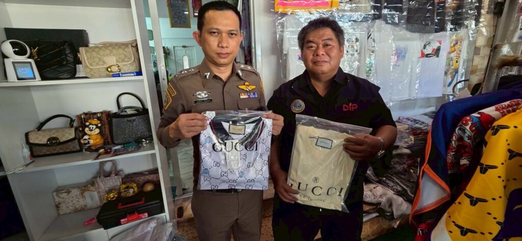 กรมทรัพย์สินทางปัญญา จับมือ ปอศ. กวาดล้างสินค้าละเมิดทรัพย์สินทางปัญญาปูพรมตรวจห้างดังใน กทม. คู่ขนานกับตลาดในภาคเหนือ - ตะวันออกครึ่งเดือนแรกปีนี้ ยึดของกลางกว่าหมื่นชิ้น มูลค่า 14.9 ลบ. กรมทรัพย์สินทางปัญญา จับมือ ปอศ. กวาดล้างสินค้าละเมิดทรัพย์สินทางปัญญาปูพรมตรวจห้างดังใน กทม. คู่ขนานกับตลาดในภาคเหนือ - ตะวันออกครึ่งเดือนแรกปีนี้ ยึดของกลางกว่าหมื่นชิ้น มูลค่า 14.9 ลบ.