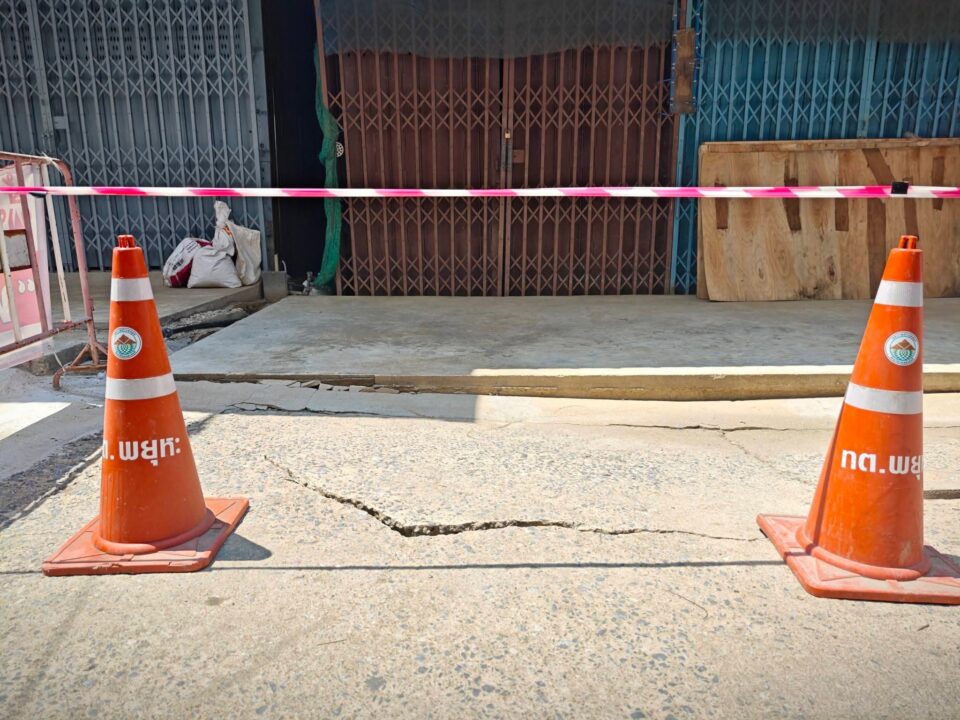 “ชาวตลาดริมน้ำพยุหะฯ นครสวรรค์” รวมตัวฮึ่มเทศบาล ลั่นกลั่นแกล้งรื้อบ้าน-ปรับนับล้าน “ชาวตลาดริมน้ำพยุหะฯ นครสวรรค์” รวมตัวฮึ่มเทศบาล ลั่นกลั่นแกล้งรื้อบ้าน-ปรับนับล้าน