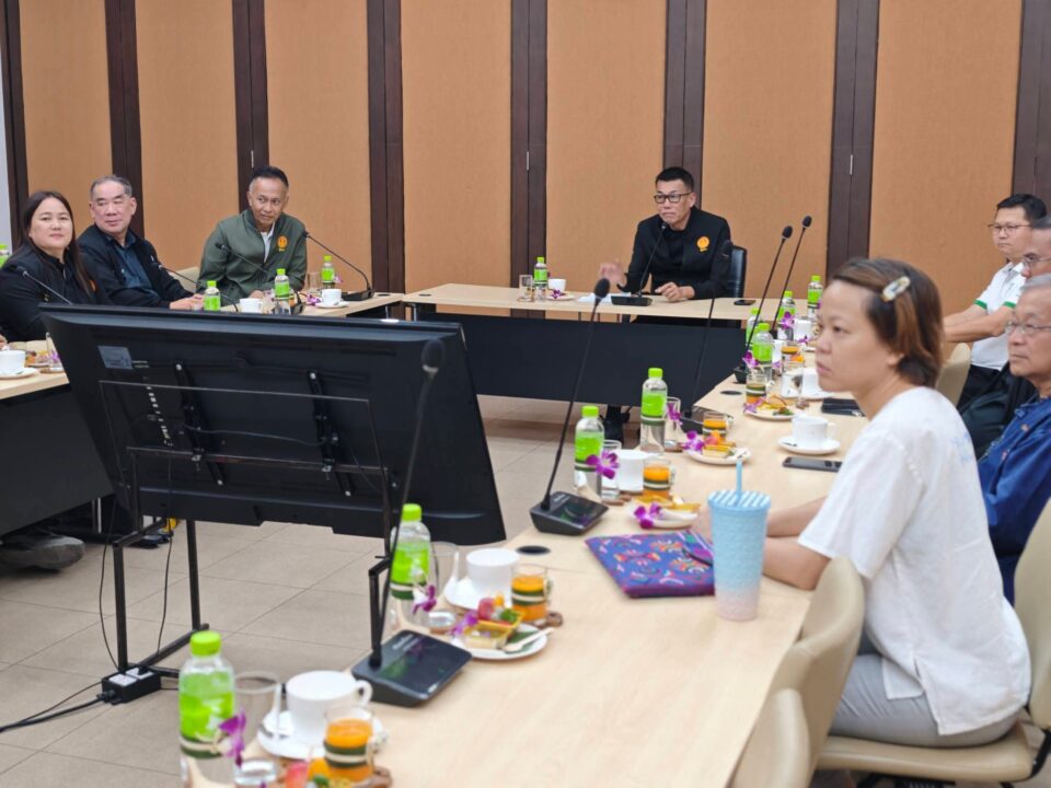 "สว.ชีวะภาพ" แอ่วลำปาง! ชูคชบาลโมเดล 97 ไร่ ผุด "บัฟเฟอร์โซน" แหล่งอาหารช้างป่าบนที่ดินของรัฐ "สว.ชีวะภาพ" แอ่วลำปาง! ชูคชบาลโมเดล 97 ไร่ ผุด "บัฟเฟอร์โซน" แหล่งอาหารช้างป่าบนที่ดินของรัฐ