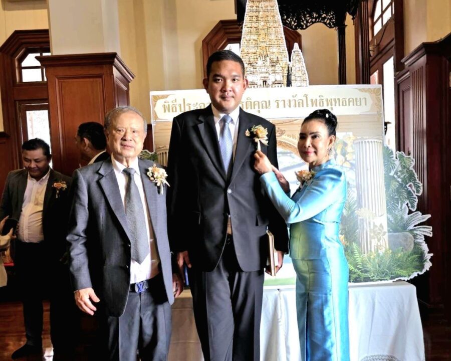 "ดร.วิชัย" รับรางวัล “โพธิพุทธคยา” ผู้ทำคุณประโยชน์ต่อพระพุทธศาสนาและสังคม "ดร.วิชัย" รับรางวัล “โพธิพุทธคยา” ผู้ทำคุณประโยชน์ต่อพระพุทธศาสนาและสังคม