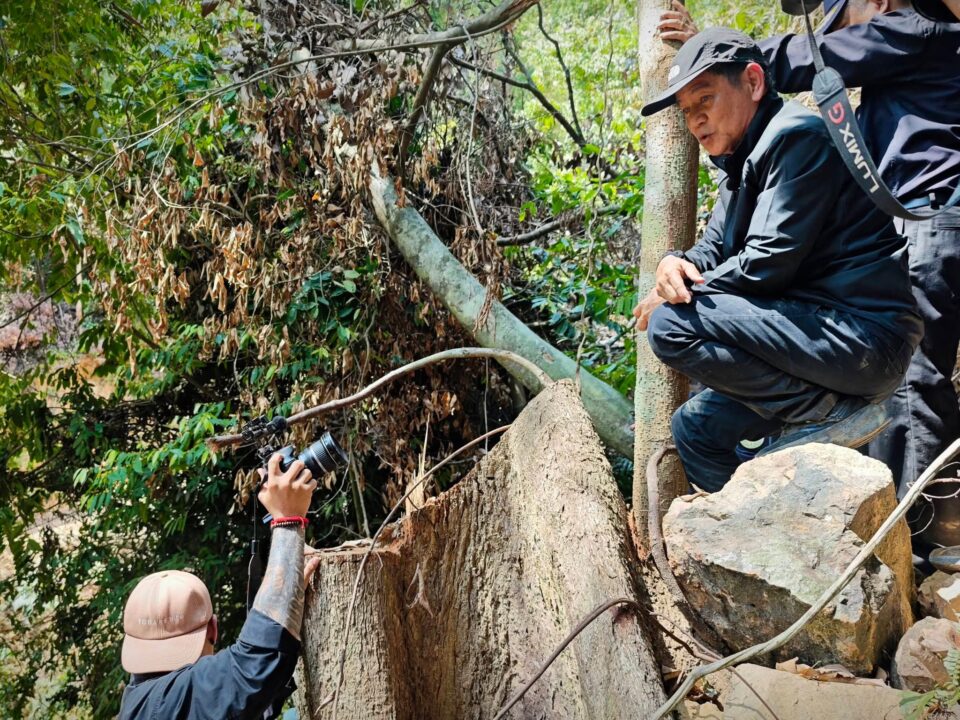 กมธ.สิ่งแวดล้อม วุฒิสภา ลุยตรวจป่าต้นน้ำระนองแหว่ง "สว.ชีวะภาพ" ลั่นน่าเกลียดมาก จ่อลากคอตัวการ-ยึดทรัพย์เกลี้ยง กมธ.สิ่งแวดล้อม วุฒิสภา ลุยตรวจป่าต้นน้ำระนองแหว่ง "สว.ชีวะภาพ" ลั่นน่าเกลียดมาก จ่อลากคอตัวการ-ยึดทรัพย์เกลี้ยง