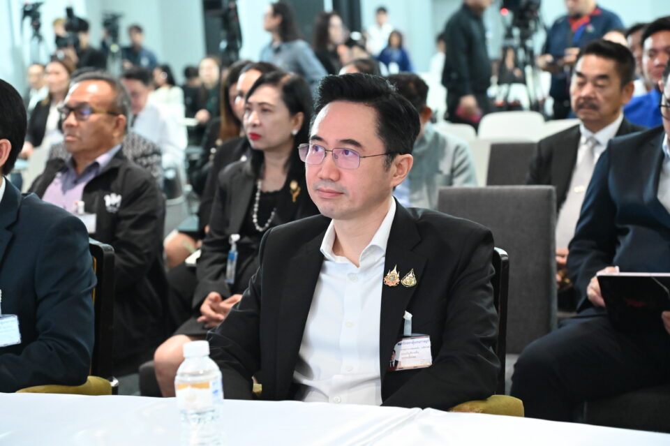 "โสภณ" เปิดสัมมนาสภาไทย "สุภานันท์" นำทัพ สส.หน้าใหม่สวมผ้าไทย ขานรับประหยัดพลังงาน "โสภณ" เปิดสัมมนาสภาไทย "สุภานันท์" นำทัพ สส.หน้าใหม่สวมผ้าไทย ขานรับประหยัดพลังงาน