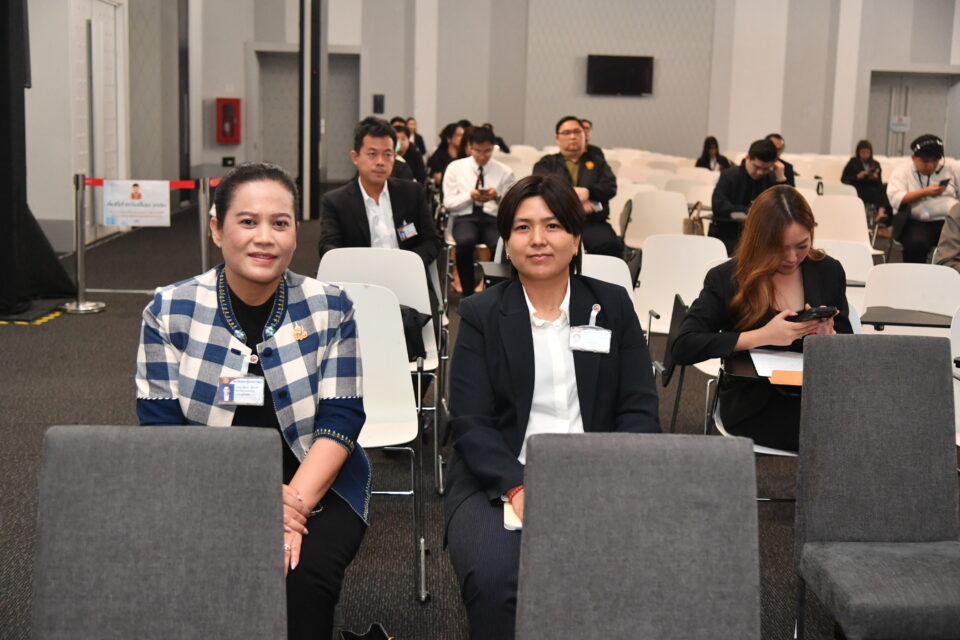 "โสภณ" เปิดสัมมนาสภาไทย "สุภานันท์" นำทัพ สส.หน้าใหม่สวมผ้าไทย ขานรับประหยัดพลังงาน "โสภณ" เปิดสัมมนาสภาไทย "สุภานันท์" นำทัพ สส.หน้าใหม่สวมผ้าไทย ขานรับประหยัดพลังงาน