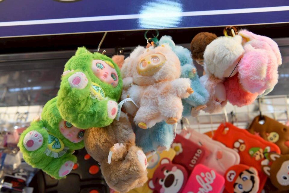 กรมทรัพย์สินทางปัญญา จับมือ บก.ปอศ.บุกจับสินค้าละเมิดลิขสิทธิ์ พบของปลอมแบรนด์ดังเพียบ มูลค่ากว่า 70 ล้านบาท กรมทรัพย์สินทางปัญญา จับมือ บก.ปอศ.บุกจับสินค้าละเมิดลิขสิทธิ์ พบของปลอมแบรนด์ดังเพียบ มูลค่ากว่า 70 ล้านบาท