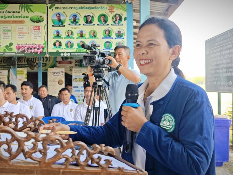 สว.ลุย"เดิมบางนางบวช" ชูชุมชนต้นแบบ ปลูกข้าวคาร์บอนต่ำ ลด Pm 2.5 สว.ลุย"เดิมบางนางบวช" ชูชุมชนต้นแบบ ปลูกข้าวคาร์บอนต่ำ ลด Pm 2.5