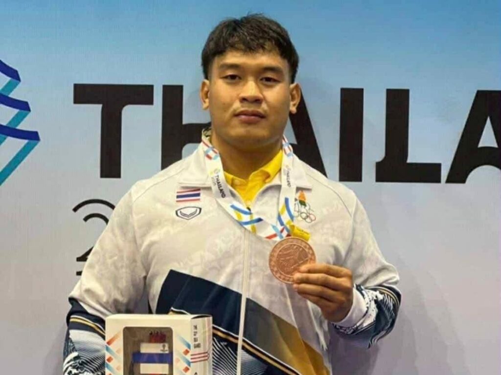 "สว.มังกร" มอบทุน "พีรวัส" คว้าทองแดงมวยปล้ำ สร้างชื่อคนน่าน "สว.มังกร" มอบทุน "พีรวัส" คว้าทองแดงมวยปล้ำ สร้างชื่อคนน่าน