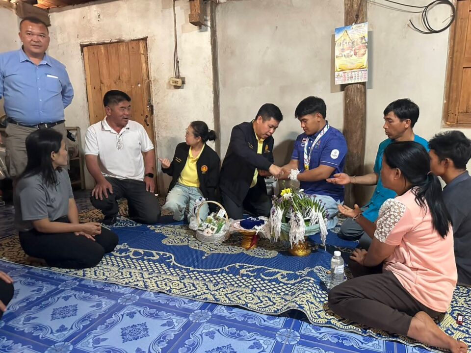 "สว.มังกร" มอบทุน "พีรวัส" คว้าทองแดงมวยปล้ำ สร้างชื่อคนน่าน "สว.มังกร" มอบทุน "พีรวัส" คว้าทองแดงมวยปล้ำ สร้างชื่อคนน่าน