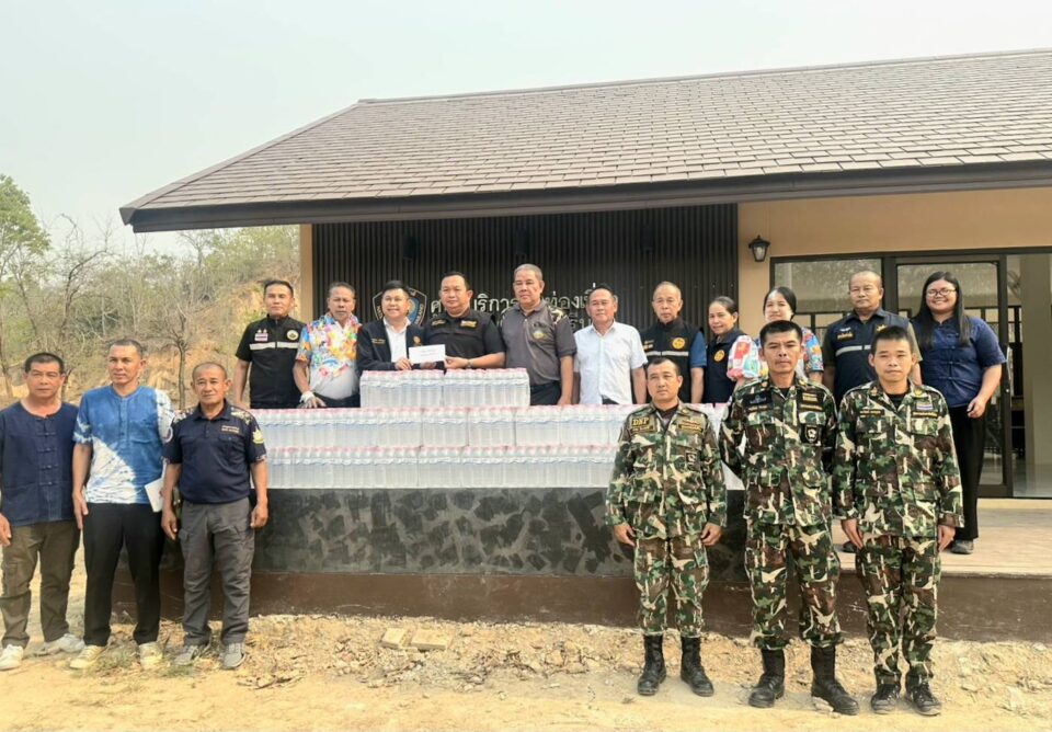 "สว.มังกร" ลุยไฟป่าน่าน! ฟังเสียงคนหน้างาน จี้รัฐแก้ปัญหางบช้า "สว.มังกร" ลุยไฟป่าน่าน! ฟังเสียงคนหน้างาน จี้รัฐแก้ปัญหางบช้า