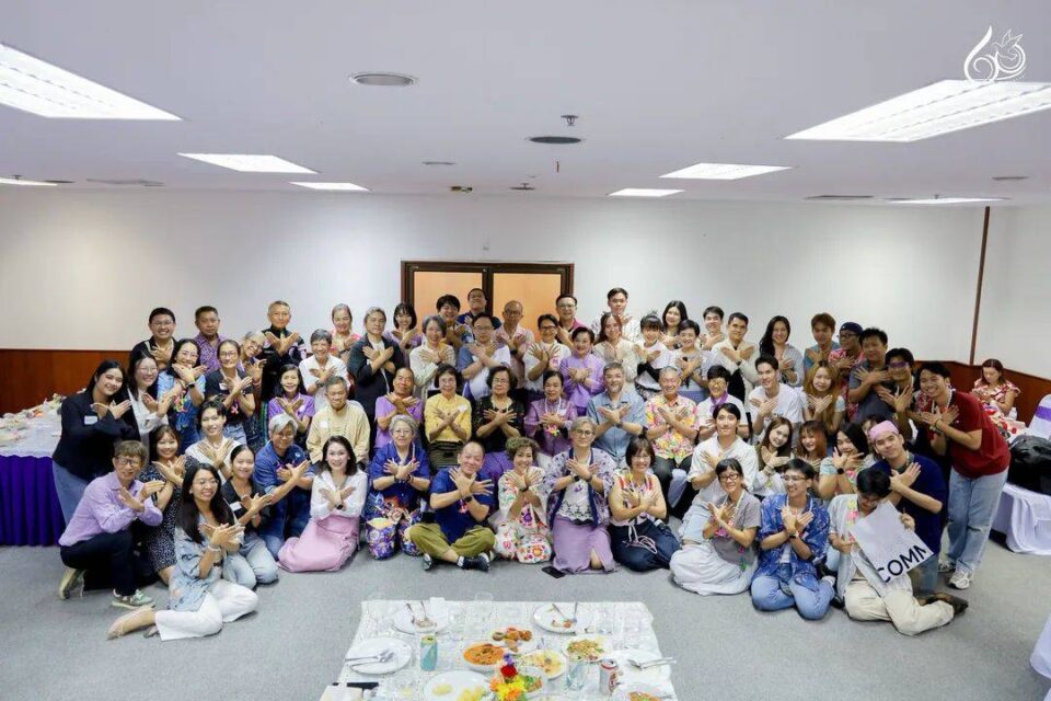 "หลา 32" นั่งนายกศิษย์เก่าสื่อสารฯ มช.คนใหม่ Masscom CMU จัดรดน้ำดำหัวคณาจารย์ "หลา 32" นั่งนายกศิษย์เก่าสื่อสารฯ มช.คนใหม่ Masscom CMU จัดรดน้ำดำหัวคณาจารย์