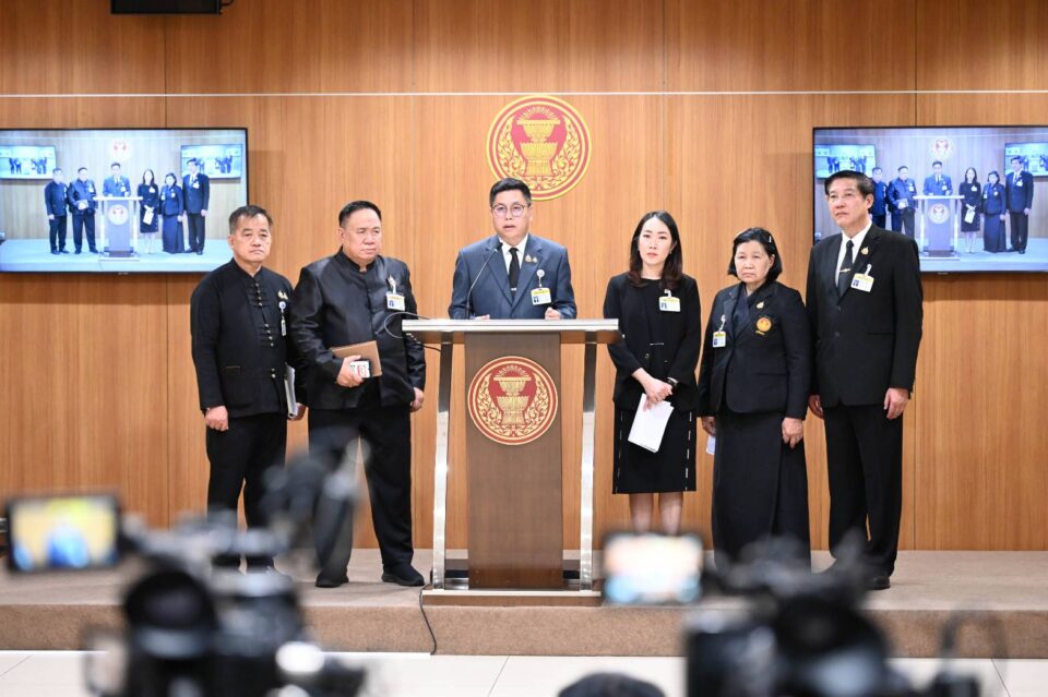 "สว.มังกร" ชี้ราชการทำงานซ้ำซ้อน บี้อัดงบโอที-เติมอุปกรณ์ดับฝุ่น "สว.มังกร" ชี้ราชการทำงานซ้ำซ้อน บี้อัดงบโอที-เติมอุปกรณ์ดับฝุ่น