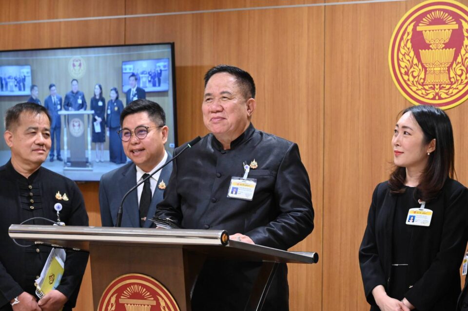 "สว.มังกร" ชี้ราชการทำงานซ้ำซ้อน บี้อัดงบโอที-เติมอุปกรณ์ดับฝุ่น "สว.มังกร" ชี้ราชการทำงานซ้ำซ้อน บี้อัดงบโอที-เติมอุปกรณ์ดับฝุ่น