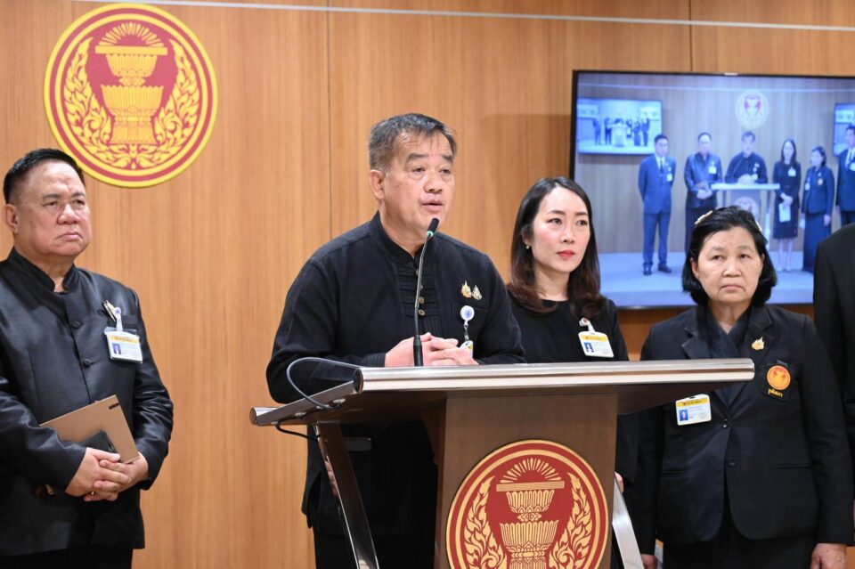 "สว.มังกร" ชี้ราชการทำงานซ้ำซ้อน บี้อัดงบโอที-เติมอุปกรณ์ดับฝุ่น "สว.มังกร" ชี้ราชการทำงานซ้ำซ้อน บี้อัดงบโอที-เติมอุปกรณ์ดับฝุ่น