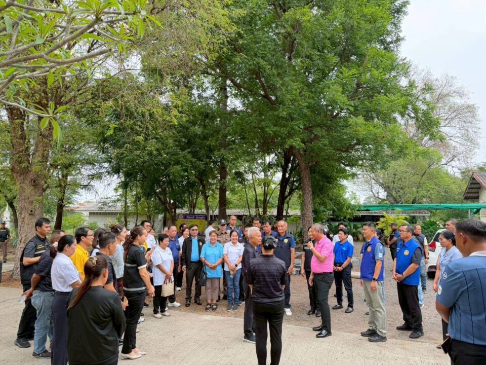 “ประธานโสภณ” ลุยแก้ปัญหายาเสพติด ตรวจเยี่ยมผู้บำบัด ฝึกอาชีพช่างปูน ย้ำเชื่อมั่นตนเอง “ประธานโสภณ” ลุยแก้ปัญหายาเสพติด ตรวจเยี่ยมผู้บำบัด ฝึกอาชีพช่างปูน ย้ำเชื่อมั่นตนเอง