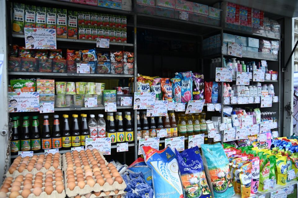 กรมการค้าภายใน กางแผน สู้วิกฤตตะวันออกกลาง ขยายธงฟ้า–ธงเขียว ลดค่าครองชีพ คุมราคาสินค้า-ปุ๋ย-เม็ดพลาสติก ดูแลปาล์มทั้งระบบ กรมการค้าภายใน กางแผน สู้วิกฤตตะวันออกกลาง ขยายธงฟ้า–ธงเขียว ลดค่าครองชีพ คุมราคาสินค้า-ปุ๋ย-เม็ดพลาสติก ดูแลปาล์มทั้งระบบ