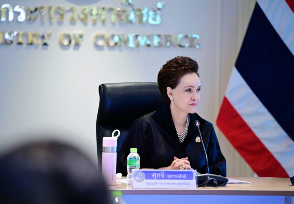 พาณิชย์-พลังงาน-คลัง ผนึกกำลังดูแลประชาชน รับมือราคาน้ำมันผันผวน เร่งลดผลกระทบค่าครองชีพอย่างใกล้ชิด พาณิชย์-พลังงาน-คลัง ผนึกกำลังดูแลประชาชน รับมือราคาน้ำมันผันผวน เร่งลดผลกระทบค่าครองชีพอย่างใกล้ชิด