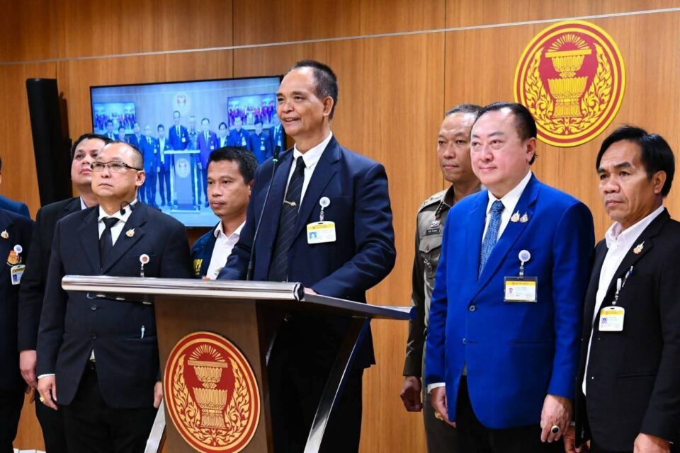 กมธ.กฎหมาย วุฒิสภา แถลงพบขบวนการ “ฟอกคน-ฟอกเงิน” หวั่นลุกลามสู่การกลืนชาติ กมธ.กฎหมาย วุฒิสภา แถลงพบขบวนการ “ฟอกคน-ฟอกเงิน” หวั่นลุกลามสู่การกลืนชาติ