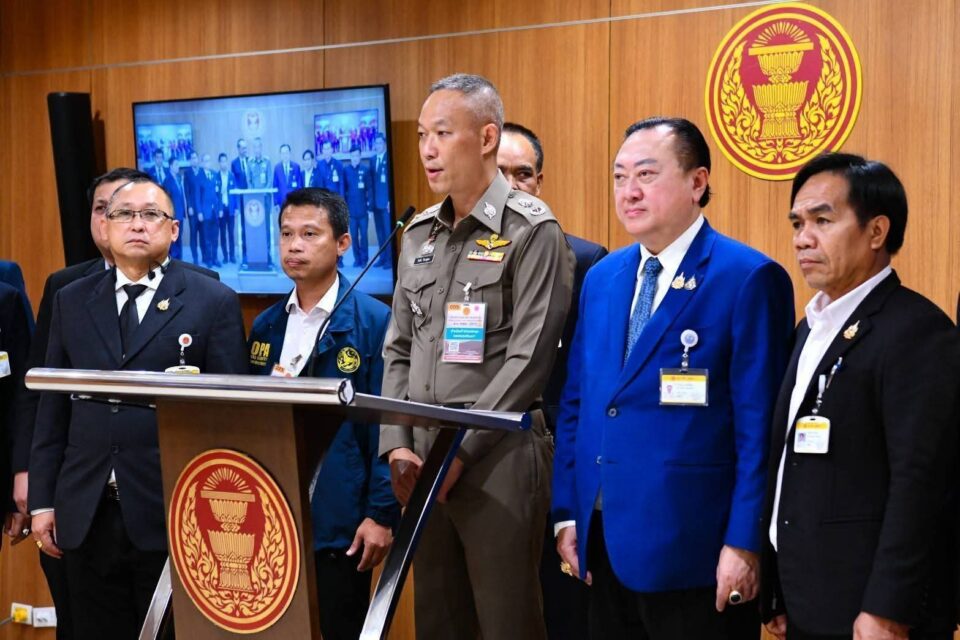 กมธ.กฎหมาย วุฒิสภา แถลงพบขบวนการ “ฟอกคน-ฟอกเงิน” หวั่นลุกลามสู่การกลืนชาติ กมธ.กฎหมาย วุฒิสภา แถลงพบขบวนการ “ฟอกคน-ฟอกเงิน” หวั่นลุกลามสู่การกลืนชาติ