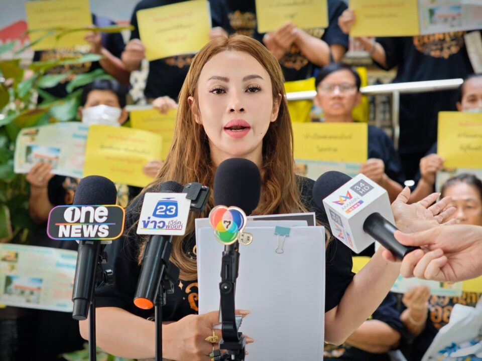 ชาวบ้าน"ออมทอง" ร้องนายกฯ จี้เอาผิดวัดดัง จ่อฟ้องยึดบ้าน ชี้เข้าข่ายฉ้อโกง ทุกข์ซื้อบ้านบนที่วัด ชาวบ้าน"ออมทอง" ร้องนายกฯ จี้เอาผิดวัดดัง จ่อฟ้องยึดบ้าน ชี้เข้าข่ายฉ้อโกง ทุกข์ซื้อบ้านบนที่วัด
