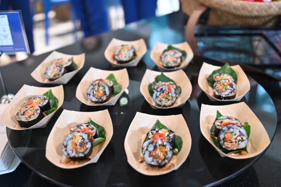 “พาณิชย์”เปิดรันเวย์ใหม่ให้เกษตรไทย ดึง MasterChef ปั้นเมนูเสิร์ฟบนฟ้า–ในเลาจน์ 3 สายการบินใหญ่ “พาณิชย์”เปิดรันเวย์ใหม่ให้เกษตรไทย ดึง MasterChef ปั้นเมนูเสิร์ฟบนฟ้า–ในเลาจน์ 3 สายการบินใหญ่