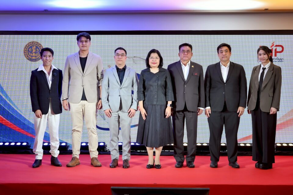 กรมทรัพย์สินทางปัญญา คิกออฟโครงการ “SME ไทย เพิ่มมูลค่าได้ด้วย IP” ปักหมุดลุยพื้นที่ 6 ภูมิภาค ดัน SME ใช้ IP สร้างแต้มต่อธุรกิจยุคใหม่ กรมทรัพย์สินทางปัญญา คิกออฟโครงการ “SME ไทย เพิ่มมูลค่าได้ด้วย IP” ปักหมุดลุยพื้นที่ 6 ภูมิภาค ดัน SME ใช้ IP สร้างแต้มต่อธุรกิจยุคใหม่