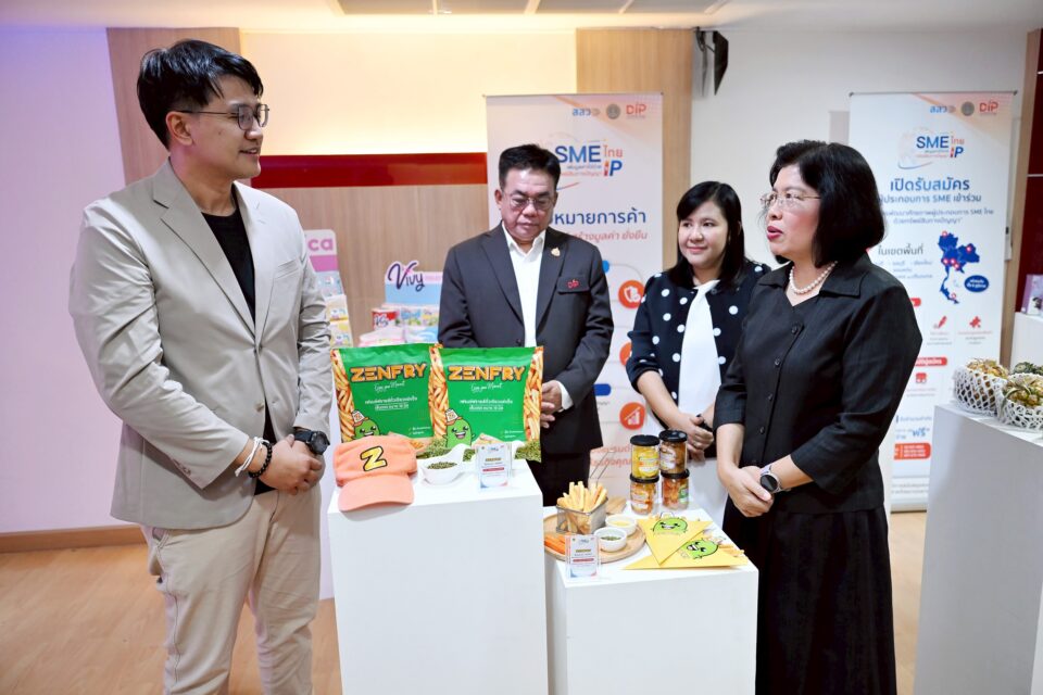 กรมทรัพย์สินทางปัญญา คิกออฟโครงการ “SME ไทย เพิ่มมูลค่าได้ด้วย IP” ปักหมุดลุยพื้นที่ 6 ภูมิภาค ดัน SME ใช้ IP สร้างแต้มต่อธุรกิจยุคใหม่ กรมทรัพย์สินทางปัญญา คิกออฟโครงการ “SME ไทย เพิ่มมูลค่าได้ด้วย IP” ปักหมุดลุยพื้นที่ 6 ภูมิภาค ดัน SME ใช้ IP สร้างแต้มต่อธุรกิจยุคใหม่