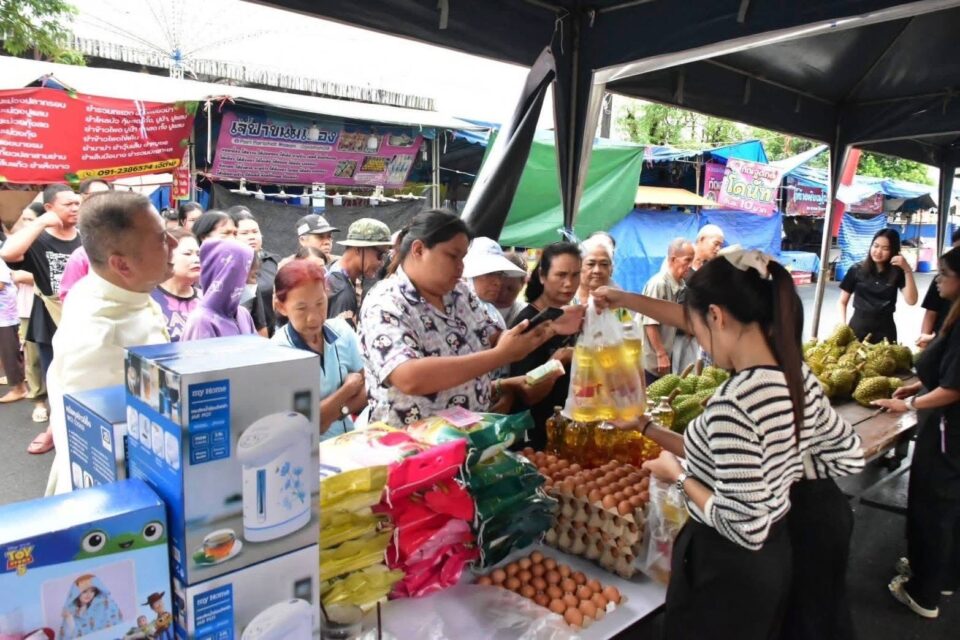 “พาณิชย์” เผย ผลสำรวจโครงการ “ไทยช่วยไทย” ขายของถูกทั่วประเทศ ประชาชนตอบรับคึกคัก “พาณิชย์” เผย ผลสำรวจโครงการ “ไทยช่วยไทย” ขายของถูกทั่วประเทศ ประชาชนตอบรับคึกคัก