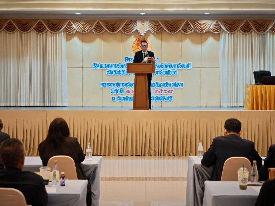 "สว.ชีวะภาพ" ประกาศปักหมุด! สิงห์บุรีเมืองต้นแบบคาร์บอนต่ำ แนะเพิ่มพื้นที่สีเขียวดูดซับ-ต่อยอดซื้อขายคาร์บอนเครดิต "สว.ชีวะภาพ" ประกาศปักหมุด! สิงห์บุรีเมืองต้นแบบคาร์บอนต่ำ แนะเพิ่มพื้นที่สีเขียวดูดซับ-ต่อยอดซื้อขายคาร์บอนเครดิต