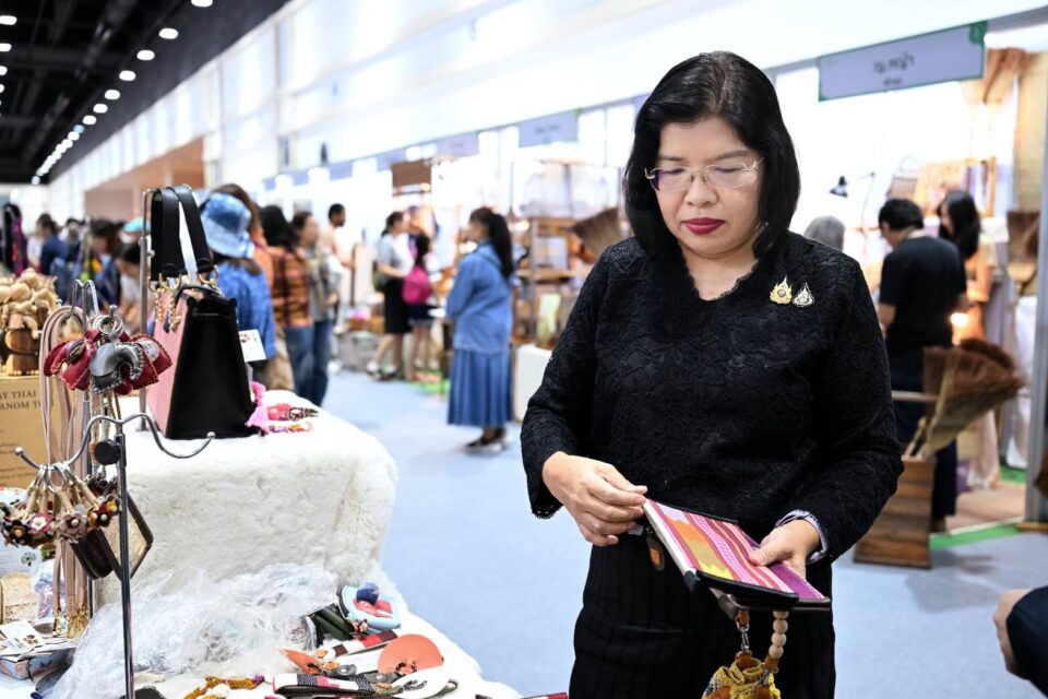 กรมทรัพย์สินทางปัญญา ลงนาม เอ็มโอยู SACITยกระดับงานศิลปหัตถกรรมไทยด้วยทรัพย์สินทางปัญญา ต่อยอดสู่เชิงพาณิชย์ สร้างมูลค่าเพิ่มแข่งขันตลาดโลก กรมทรัพย์สินทางปัญญา ลงนาม เอ็มโอยู SACITยกระดับงานศิลปหัตถกรรมไทยด้วยทรัพย์สินทางปัญญา ต่อยอดสู่เชิงพาณิชย์ สร้างมูลค่าเพิ่มแข่งขันตลาดโลก