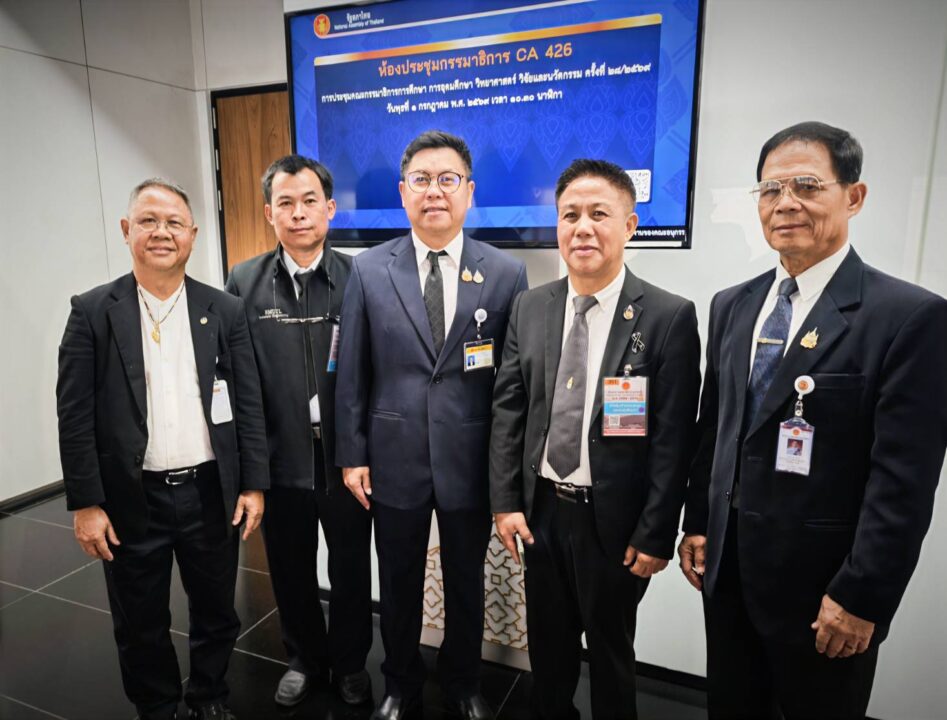 "ผศ.ประพัฒน์" บุกสภาสูง ทวงคืนเก้าอี้อธิการฯ "มทร.ล้านนา" ลั่น ศาลชี้บริสุทธิ์สั่งคืนสิทธิ์ แต่โดนเตะถ่วง "ผศ.ประพัฒน์" บุกสภาสูง ทวงคืนเก้าอี้อธิการฯ "มทร.ล้านนา" ลั่น ศาลชี้บริสุทธิ์สั่งคืนสิทธิ์ แต่โดนเตะถ่วง