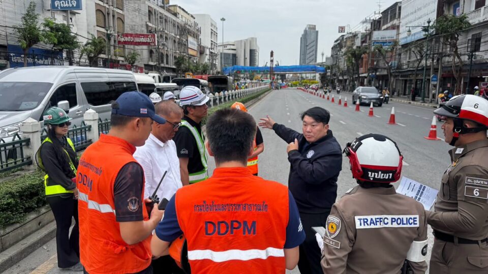 มท.4 “วรศิษฎ์” พร้อมด้วย ราชรถ 2 “สิริพงศ์” ลงพื้นที่ติดตามการกรณีเหตุการณ์ถนนทรุดตัวบริเวณใกล้วงเวียนใหญ่ มท.4 “วรศิษฎ์” พร้อมด้วย ราชรถ 2 “สิริพงศ์” ลงพื้นที่ติดตามการกรณีเหตุการณ์ถนนทรุดตัวบริเวณใกล้วงเวียนใหญ่