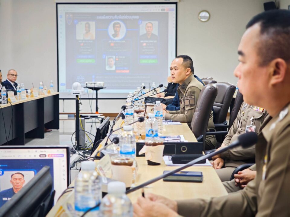 "สว.กิติศักดิ์" จี้สกัดนอมินีจีนฮุบ EEC กมธ.กฎหมาย วุฒิสภา ลุย บช.ภ.2 สางปมร้อน "คลังแสงซีโฟร์-ส่วยข้ามชาติ " "สว.กิติศักดิ์" จี้สกัดนอมินีจีนฮุบ EEC กมธ.กฎหมาย วุฒิสภา ลุย บช.ภ.2 สางปมร้อน "คลังแสงซีโฟร์-ส่วยข้ามชาติ "