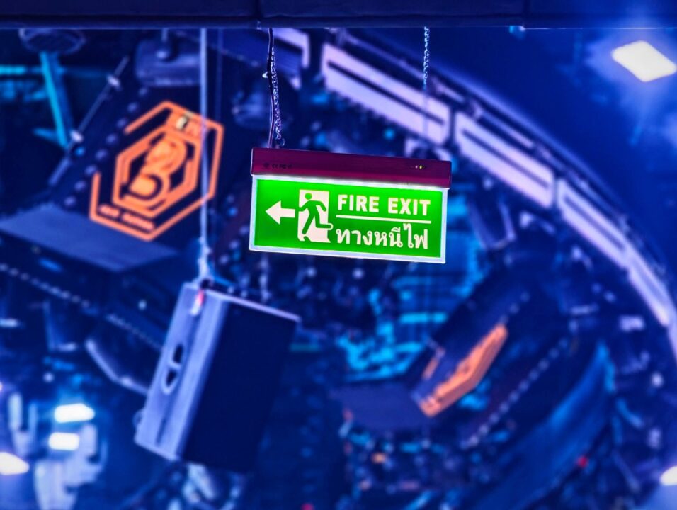 "สว.กิติศักดิ์" นำอนุกมธ.ตำรวจ บุกพัทยาดับซ่าแว้นคูเวต! จ่อรื้อกฎหมายผับ 60 ปี "สว.กิติศักดิ์" นำอนุกมธ.ตำรวจ บุกพัทยาดับซ่าแว้นคูเวต! จ่อรื้อกฎหมายผับ 60 ปี