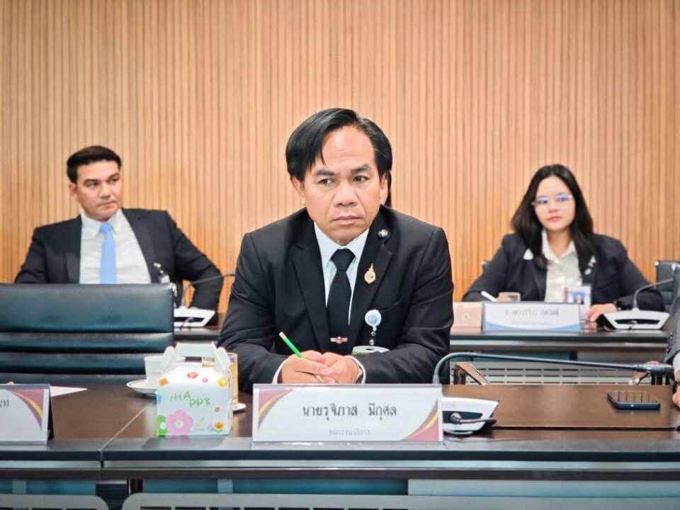 “กิติศักดิ์” นำทัพ อนุกมธ.ตำรวจ สว. ทุบโต๊ะสางปมนอมินี สับเละต่างชาติฮุบธุรกิจ-แย่งอาชีพสงวนคนไทย “กิติศักดิ์” นำทัพ อนุกมธ.ตำรวจ สว. ทุบโต๊ะสางปมนอมินี สับเละต่างชาติฮุบธุรกิจ-แย่งอาชีพสงวนคนไทย