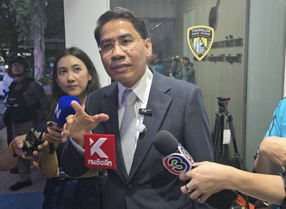 "ดร.ณัฐวุฒิ" โต้ "สส.ไอซ์" ยืนยันติดตามคดี "สุชาติ" ชี้มักสร้างกระแสถูกกระทำ แต่วิจารณ์คนอื่นไม่เหมาะสม "ดร.ณัฐวุฒิ" โต้ "สส.ไอซ์" ยืนยันติดตามคดี "สุชาติ" ชี้มักสร้างกระแสถูกกระทำ แต่วิจารณ์คนอื่นไม่เหมาะสม