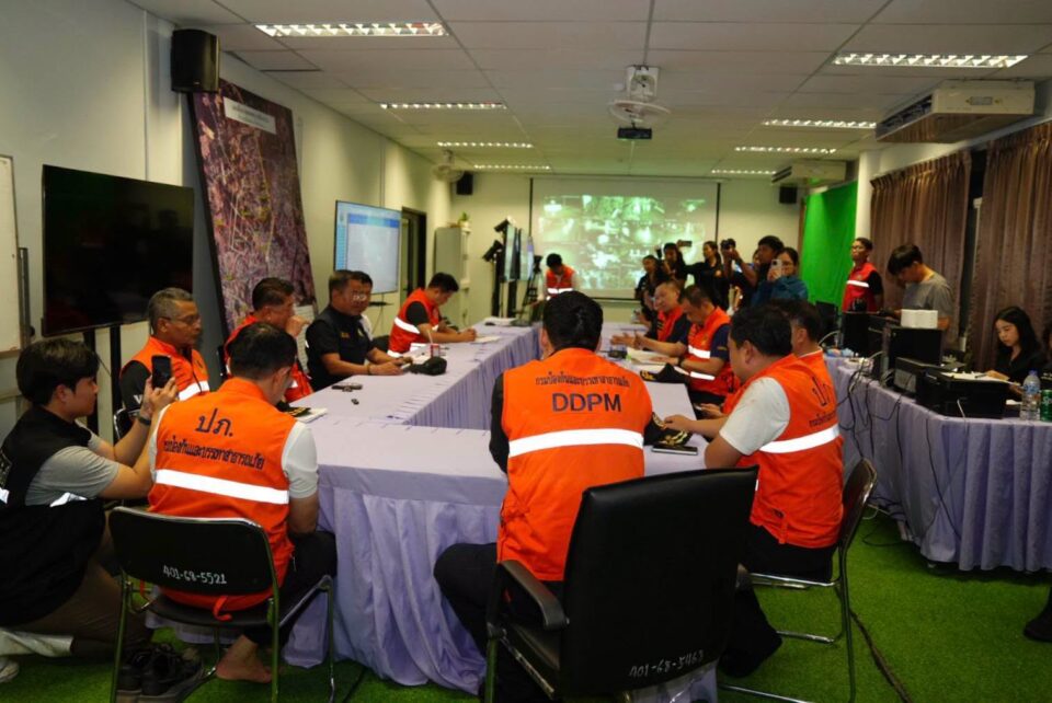 มท.3 "เจเศรษฐ์" ลงพื้นที่ติดตามสถานการณ์น้ำเขตเทศบาลเมืองน่าน ระดับน้ำอยู่ที่ 8.5 เมตร คาดการณ์สถานการณ์น้ำจะลดลง แต่ยังคงเฝ้าระวังปริมาณน้ำจากฝนตกหนักที่อำเภอท่าวังผาและอำเภอปัว มท.3 "เจเศรษฐ์" ลงพื้นที่ติดตามสถานการณ์น้ำเขตเทศบาลเมืองน่าน ระดับน้ำอยู่ที่ 8.5 เมตร คาดการณ์สถานการณ์น้ำจะลดลง แต่ยังคงเฝ้าระวังปริมาณน้ำจากฝนตกหนักที่อำเภอท่าวังผาและอำเภอปัว