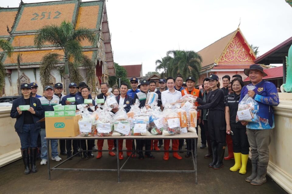 รองนายกรัฐมนตรี ลงพื้นที่จังหวัดน่าน เยี่ยมศูนย์ดูแลสุขภาพ-ลงเรือมอบสิ่งของช่วยผู้ประสบอุทกภัย เร่งบรรเทาความเดือดร้อนกลุ่มเปราะบาง รองนายกรัฐมนตรี ลงพื้นที่จังหวัดน่าน เยี่ยมศูนย์ดูแลสุขภาพ-ลงเรือมอบสิ่งของช่วยผู้ประสบอุทกภัย เร่งบรรเทาความเดือดร้อนกลุ่มเปราะบาง
