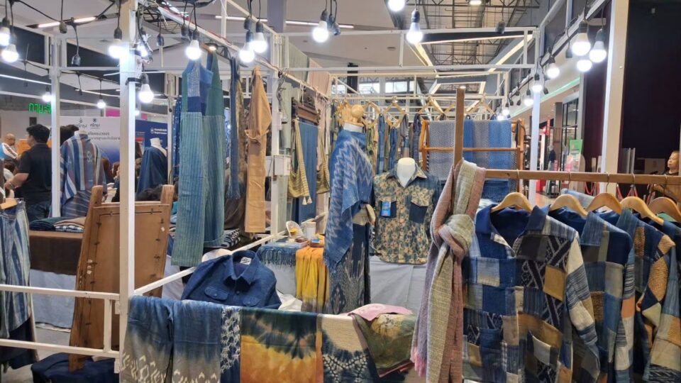 “DITP” สานต่อพระดำริ “ผ้าไทยใส่ให้สนุก” ดันผ้าชุมชนสู่ตลาดโลก ชู “ดอนกอย” บนเวที Asian Games 2026 “DITP” สานต่อพระดำริ “ผ้าไทยใส่ให้สนุก” ดันผ้าชุมชนสู่ตลาดโลก ชู “ดอนกอย” บนเวที Asian Games 2026