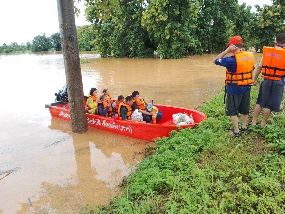 ทีมเครือข่ายมูลนิธิอาสาเพื่อนพึ่ง (ภาฯ) ยามยาก สภากาชาดไทย เข้าพื้นที่ให้ความช่วยเหลือผู้ประสบอุทกภัยในพื้นที่จังหวัดน่าน ทีมเครือข่ายมูลนิธิอาสาเพื่อนพึ่ง (ภาฯ) ยามยาก สภากาชาดไทย เข้าพื้นที่ให้ความช่วยเหลือผู้ประสบอุทกภัยในพื้นที่จังหวัดน่าน