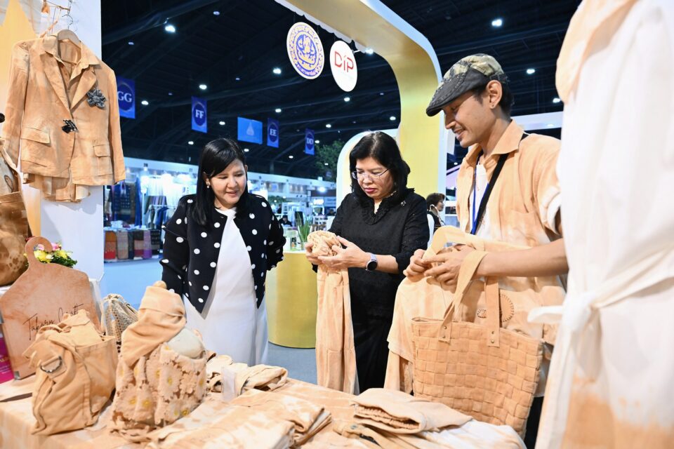 กรมทรัพย์สินทางปัญญา ยกทัพสินค้า “IP Local Hero”ร่วมงานศิลปาชีพ ประทีปไทย OTOP หลอมดวงใจด้วยพระบารมี ปี 2569 กรมทรัพย์สินทางปัญญา ยกทัพสินค้า “IP Local Hero”ร่วมงานศิลปาชีพ ประทีปไทย OTOP หลอมดวงใจด้วยพระบารมี ปี 2569